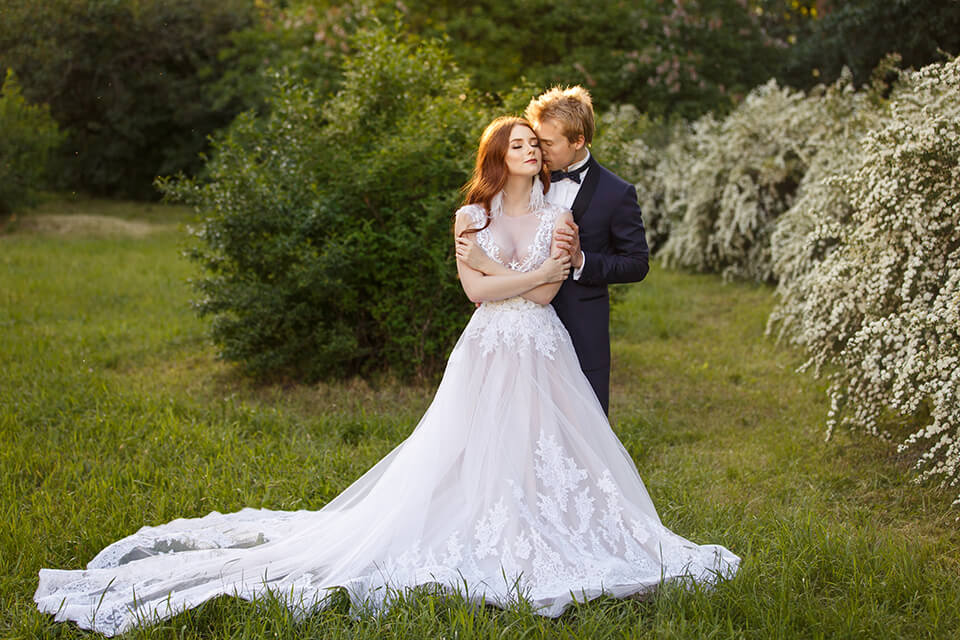 wedding photo ideas standing back