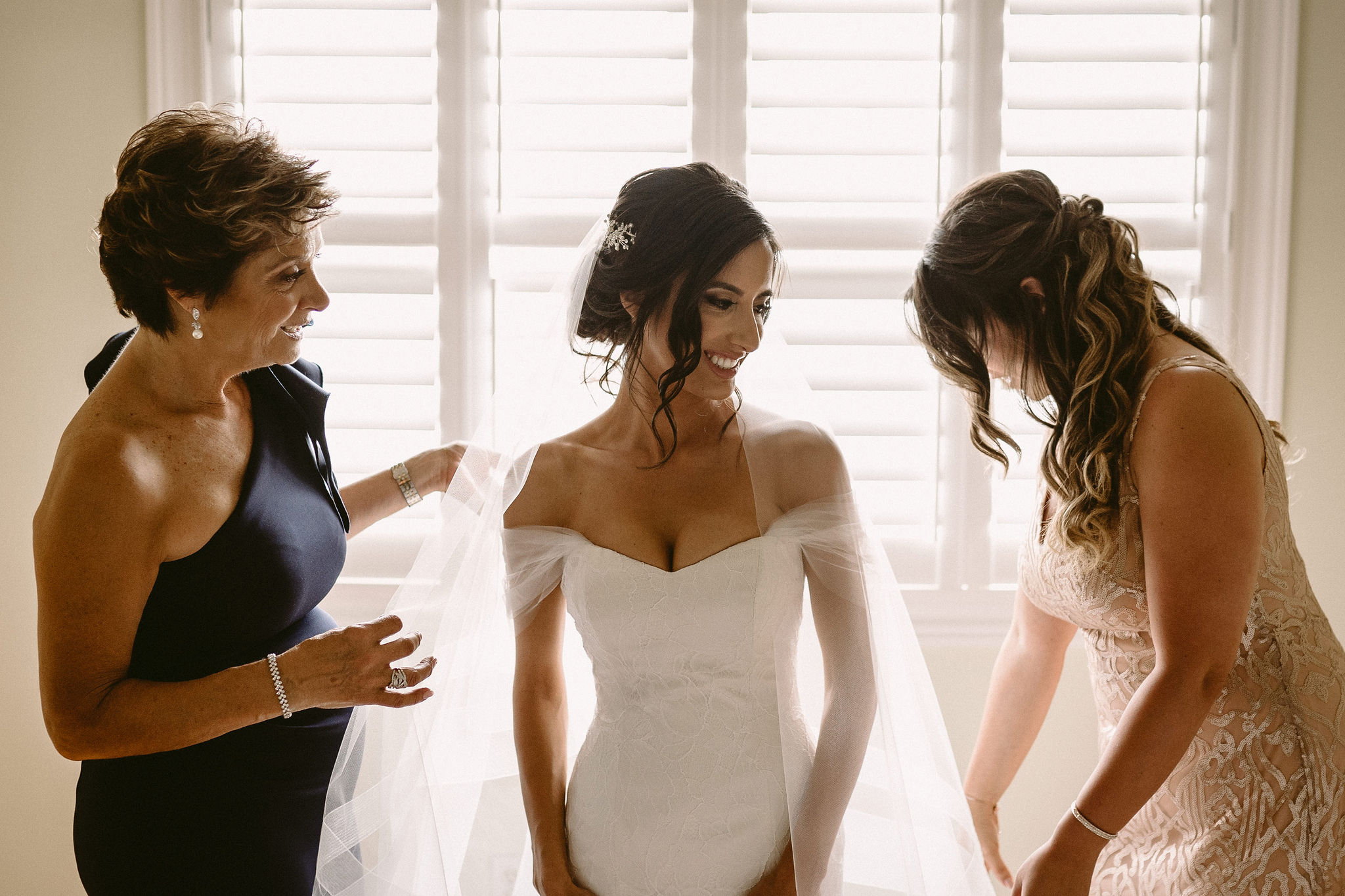 bride and her mom