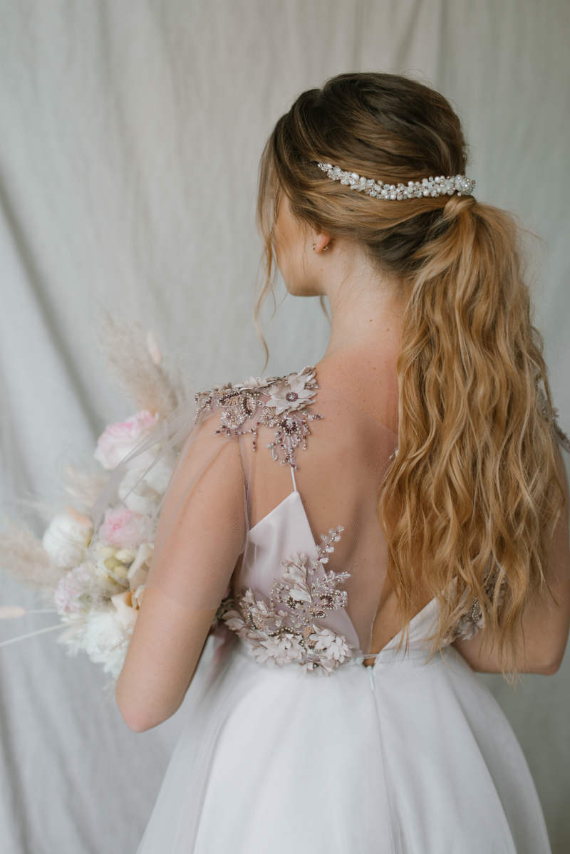 simple pony tale wedding hair