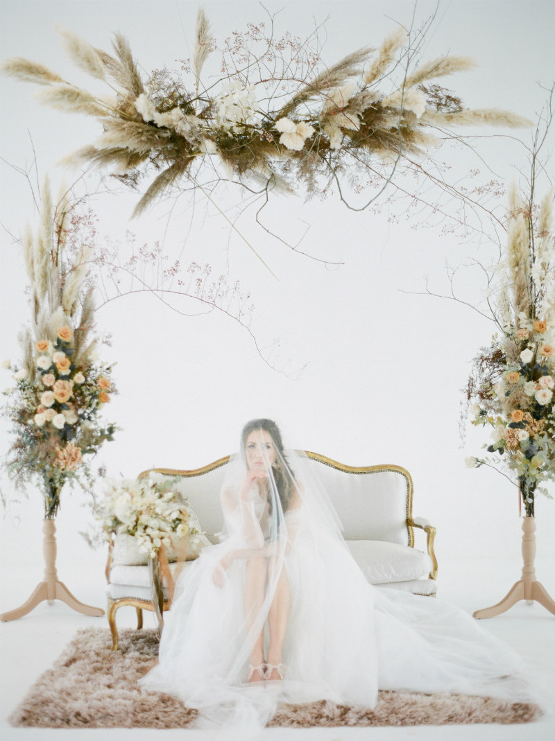 bohemian bride with pampas grass florals