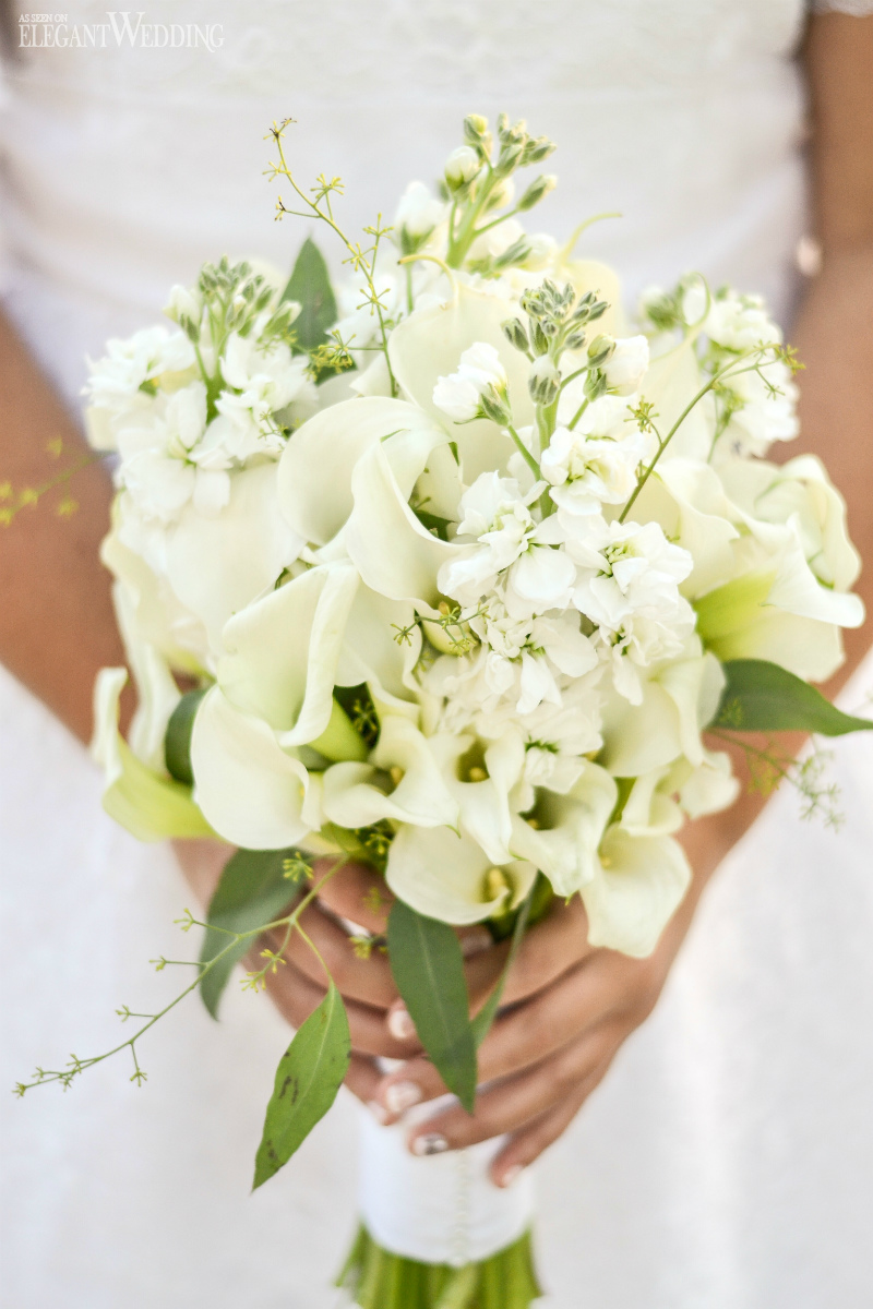 white wedding bouquet for an intimate wedding