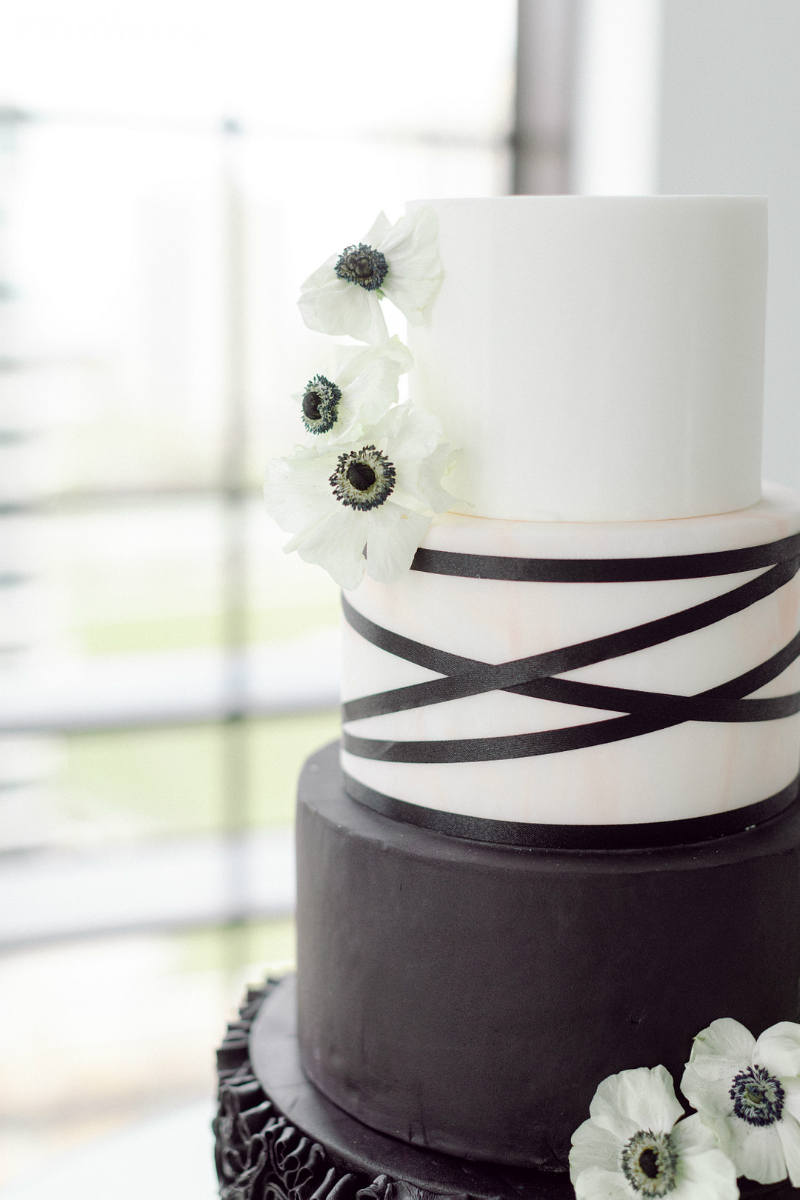 black and white art deco wedding cake