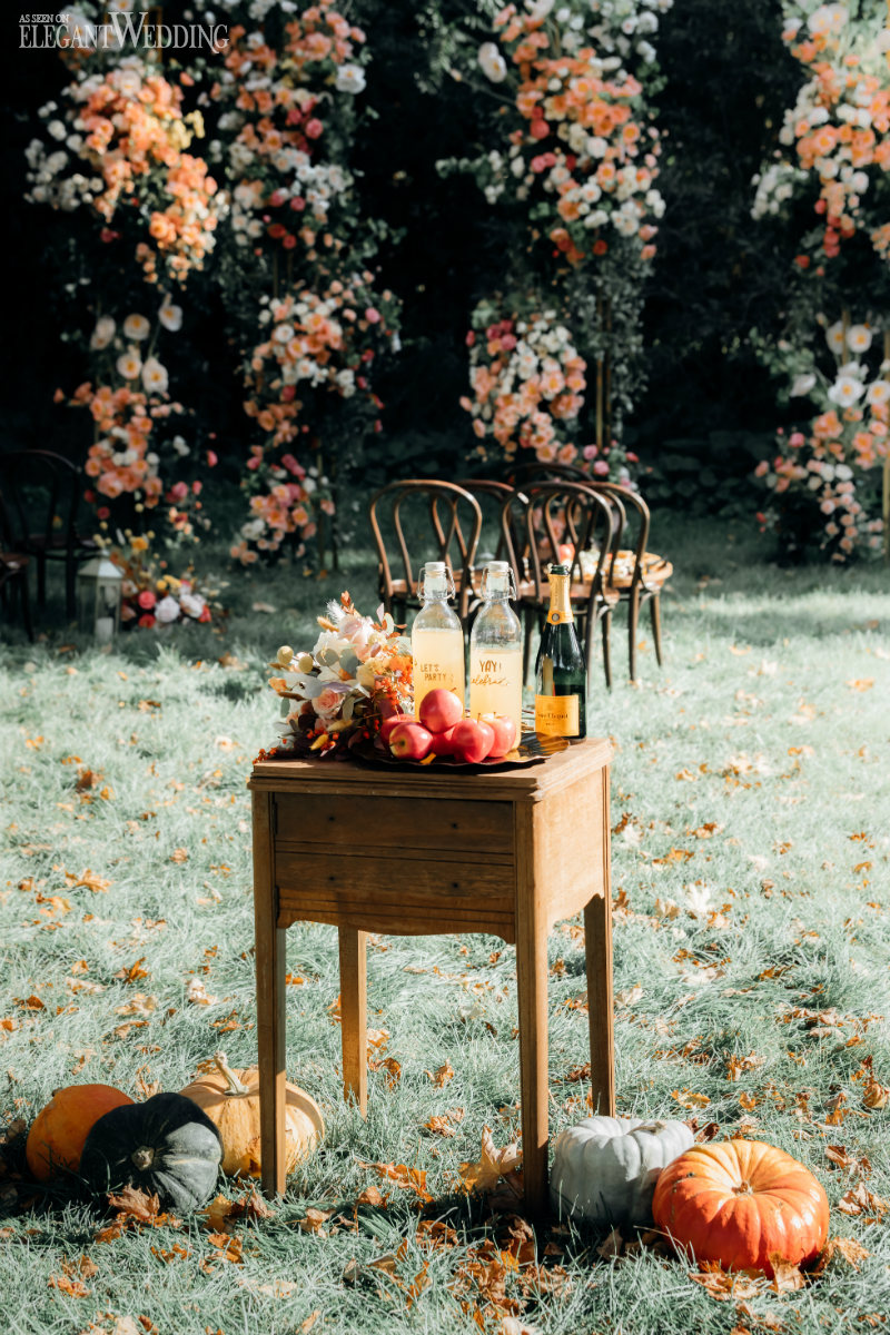 sweet cocktails in a fall wedding theme