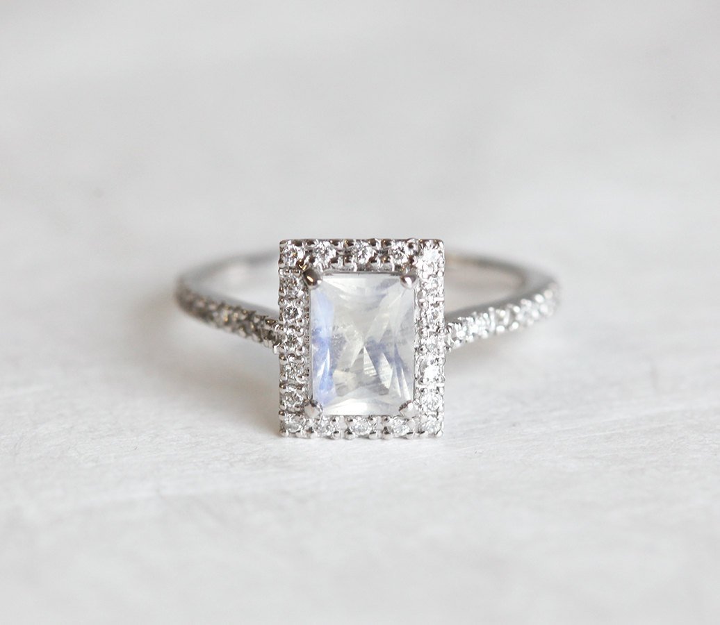 CAPUCINNE’S GUIDE FOR UNIQUE ENGAGEMENT RINGS