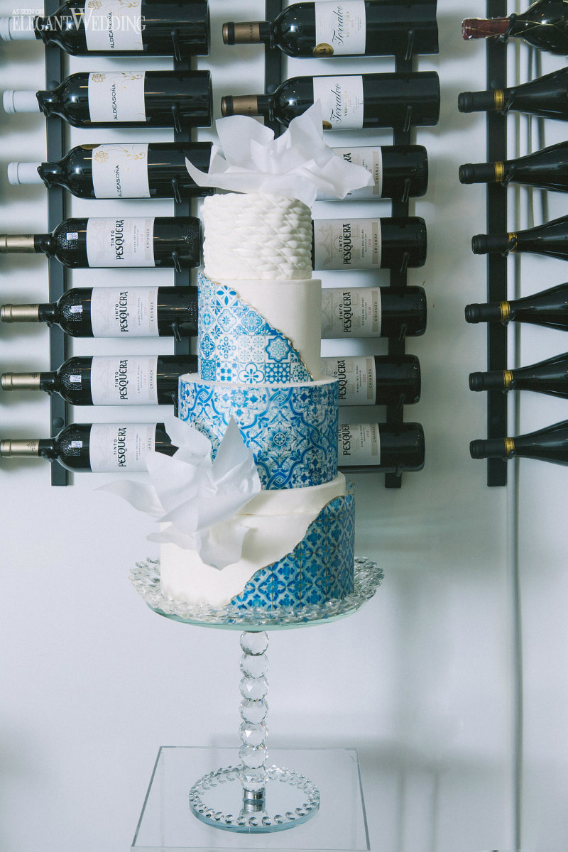 blue and white modern wedding cake