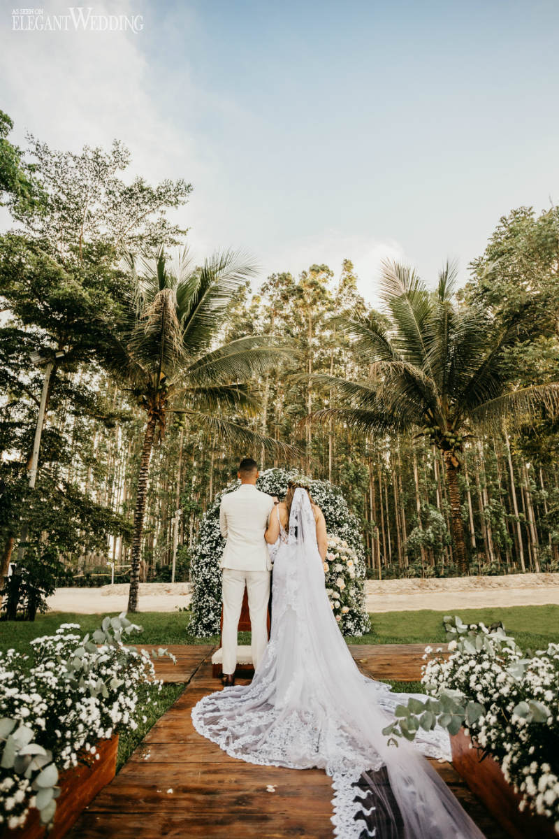 Picture-Perfect Outdoor Wedding Decorations ceremony