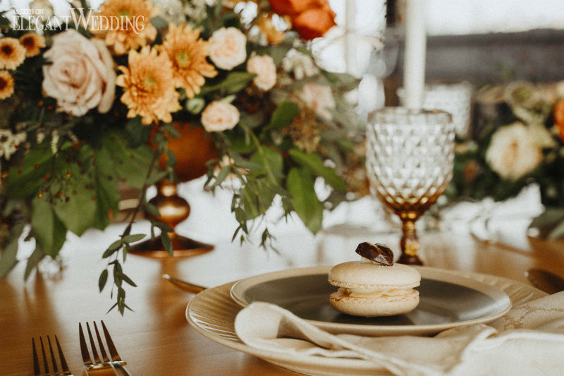 pretty wedding table with macaron