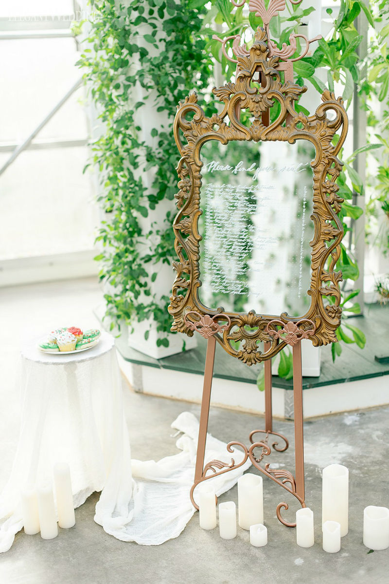 gold frame with mirror