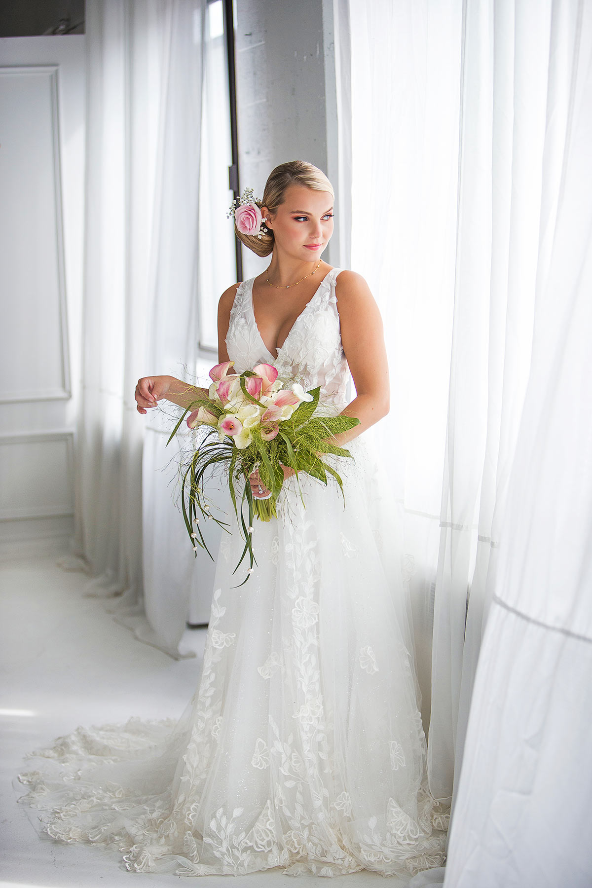 bride with pink wedding bouquet