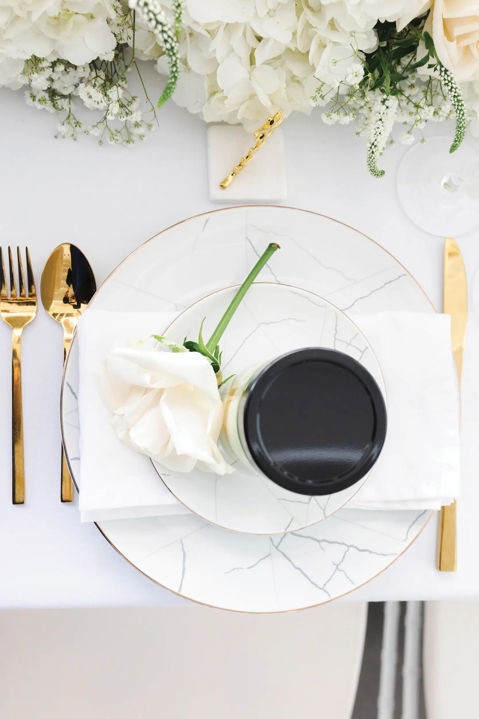 white plates for a wedding