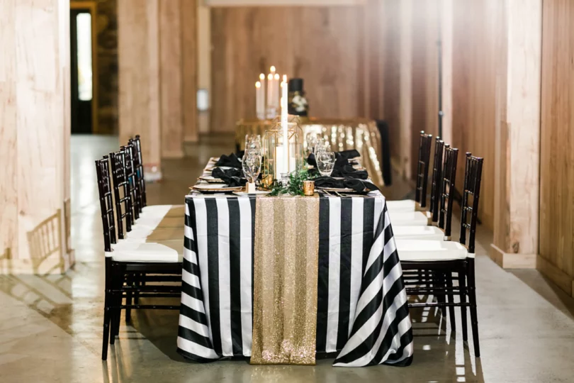 black and white table decor