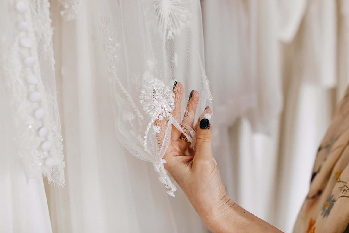 choosing the lace for your wedding dress