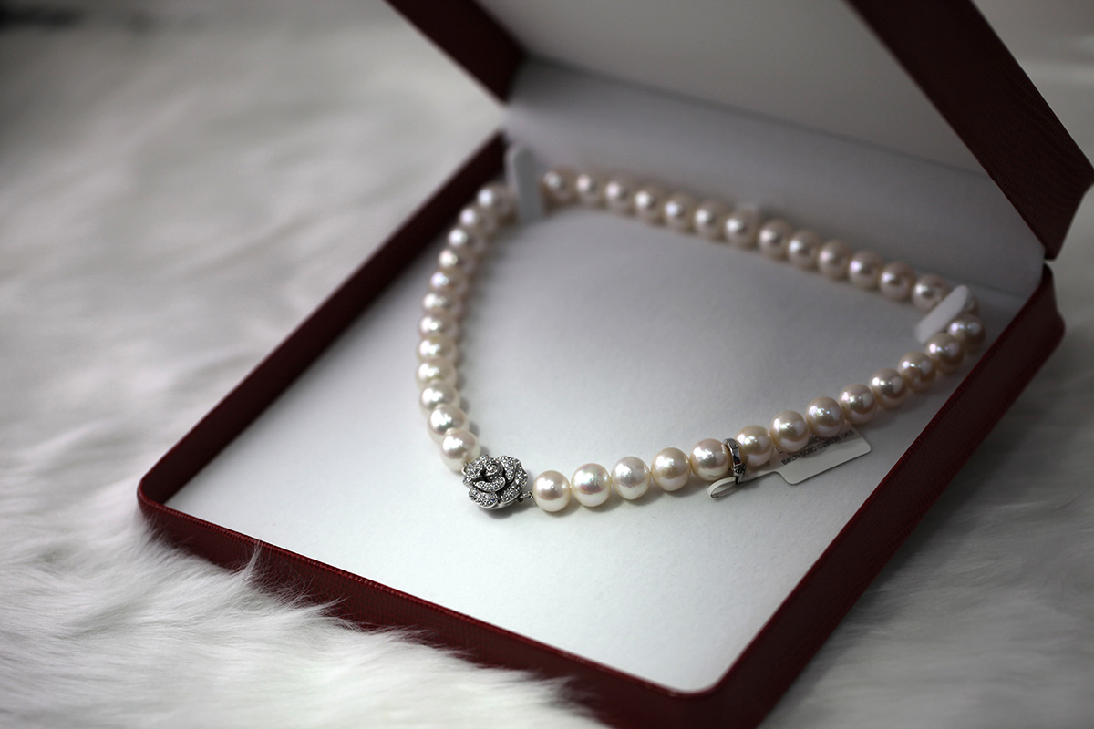 pearl necklace