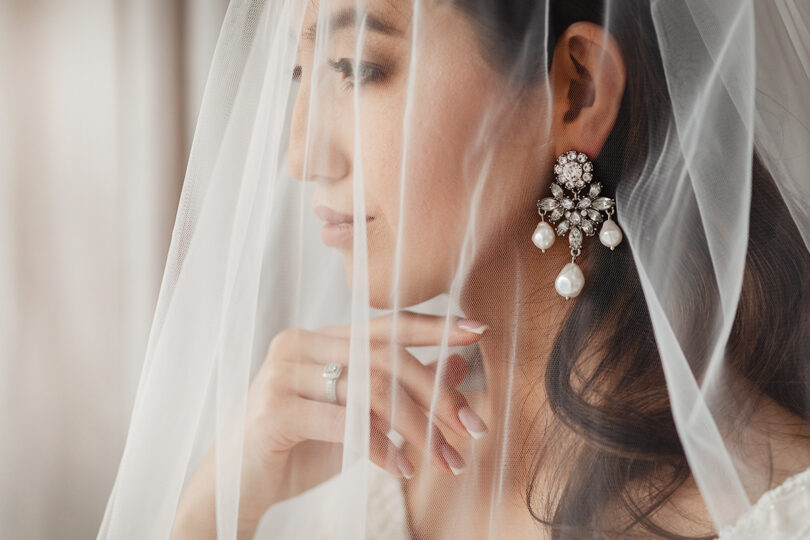 bride with diamond ring