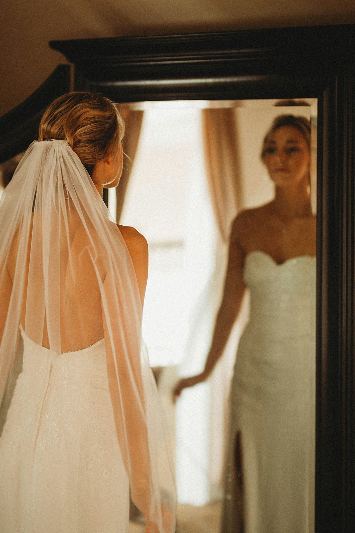 finding a hairstylist for your wedding, bride to be