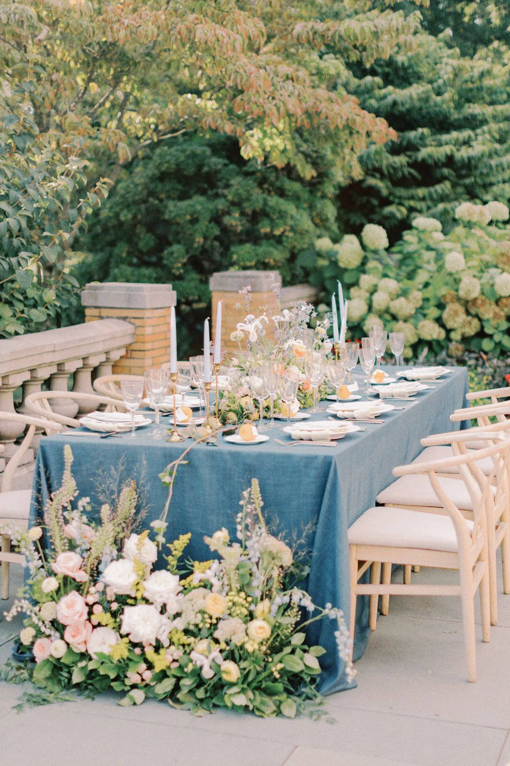 blue wedding decor