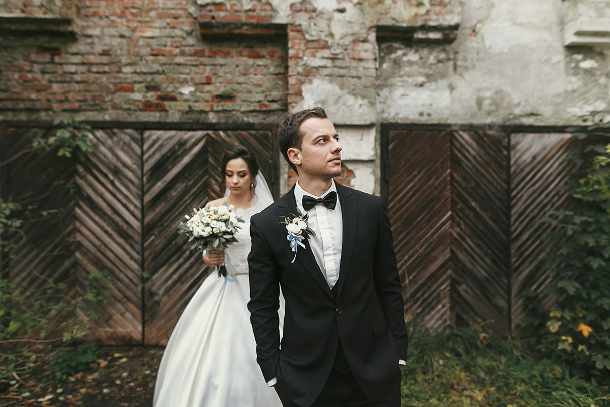 bride and groom portrait photos