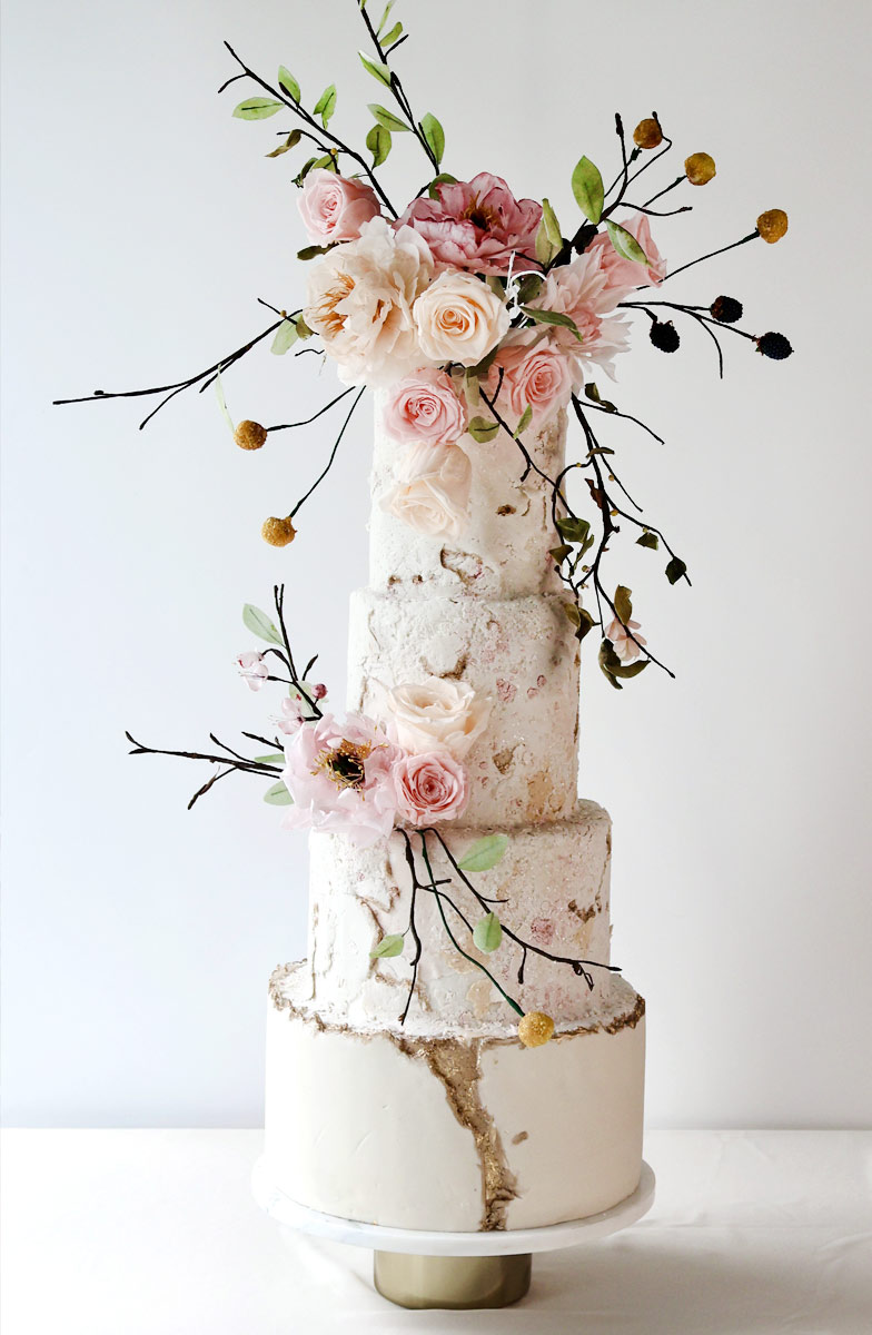 white wedding cake rose champagne